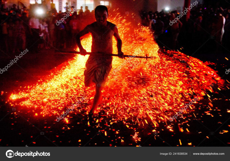 Thimithi: This Fire-Walking Festival Celebrates Draupadi’s ‘Purity’