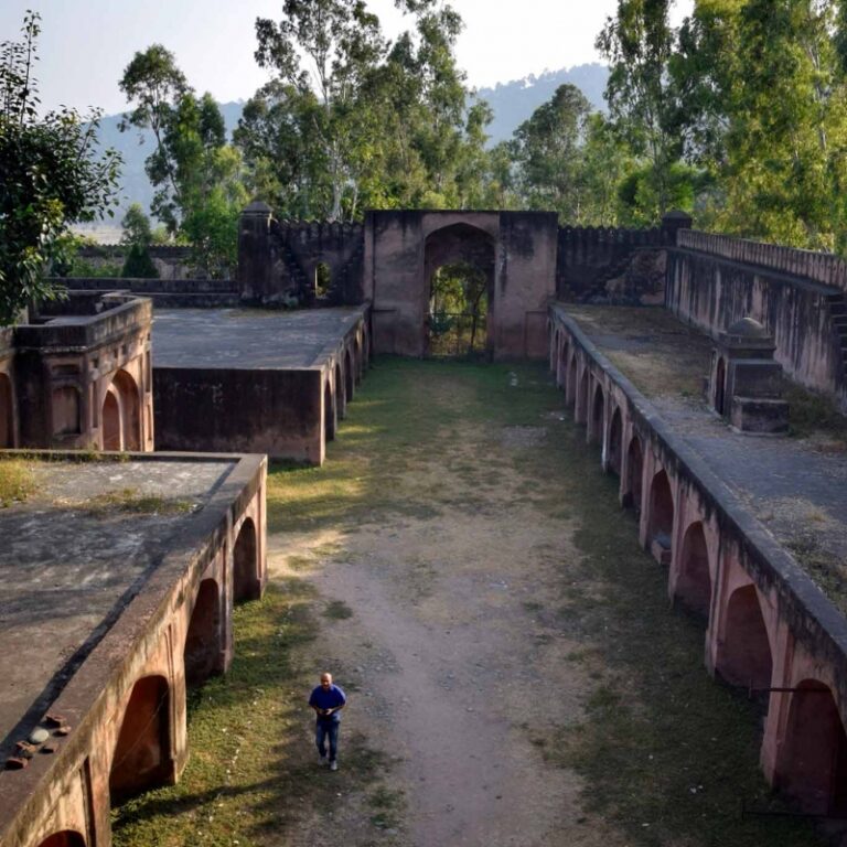 The Case Of Jahangir’s Intenstines: Making Of Chingus Sarai And Its Maintenance